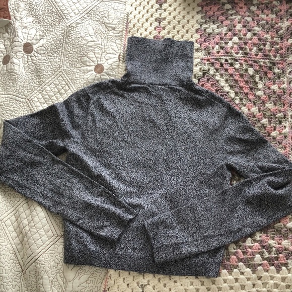 Sunday Best Aritzia—Grey Turtleneck Shirt - Picture 4 of 9